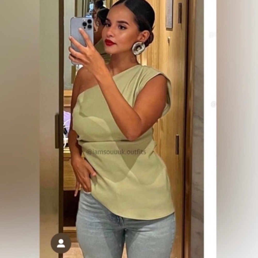 Stylish One-Shoulder Top in Light Green